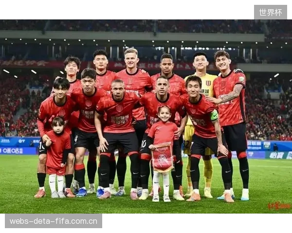 韦林顿在四月成为成都蓉城的发动机,其在边路的突破和传中是球队进攻体系的核心。 韦林顿在四月成为成都蓉城的发动机,其在边路的突破和传中是球队进攻体系的核心。